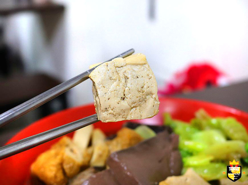 台南麻辣燙／獨家麻辣湯底x關東煮／麻辣鴨血豆腐每日限量／一開店就有客人上門／客製化辣度貼心服務／在地人晚餐宵夜最佳選擇／食材種類選擇多