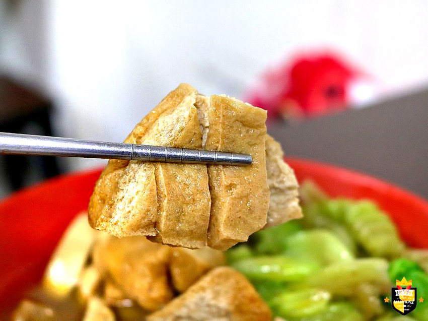 台南麻辣燙／獨家麻辣湯底x關東煮／麻辣鴨血豆腐每日限量／一開店就有客人上門／客製化辣度貼心服務／在地人晚餐宵夜最佳選擇／食材種類選擇多