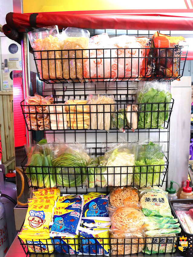 台南麻辣燙／獨家麻辣湯底x關東煮／麻辣鴨血豆腐每日限量／一開店就有客人上門／客製化辣度貼心服務／在地人晚餐宵夜最佳選擇／食材種類選擇多