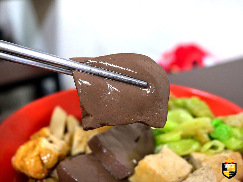 台南麻辣燙／獨家麻辣湯底x關東煮／麻辣鴨血豆腐每日限量／一開店就有客人上門／客製化辣度貼心服務／在地人晚餐宵夜最佳選擇／食材種類選擇多