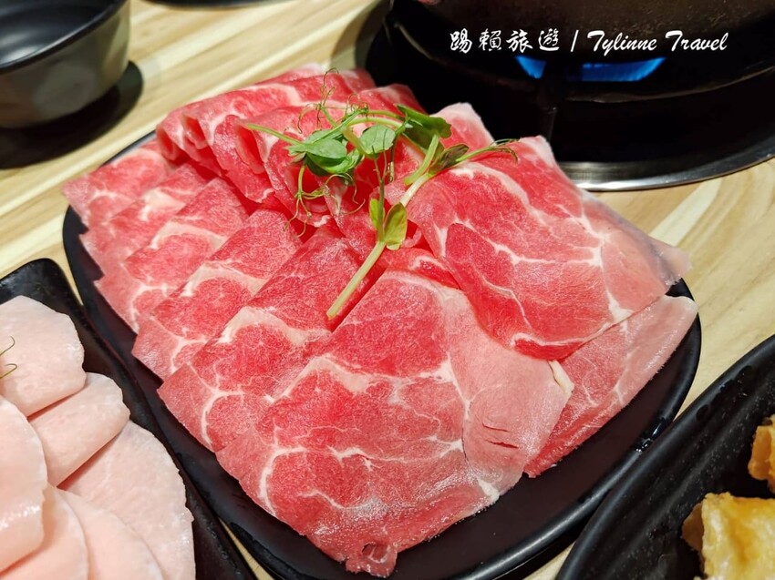 新北市永和區【新北美食】饗食鍋，一人獨享火烤兩吃鍋 | 在地超人氣必吃小火鍋，鴛鴦鍋雙湯頭超享受 | 永和平價火鍋推薦