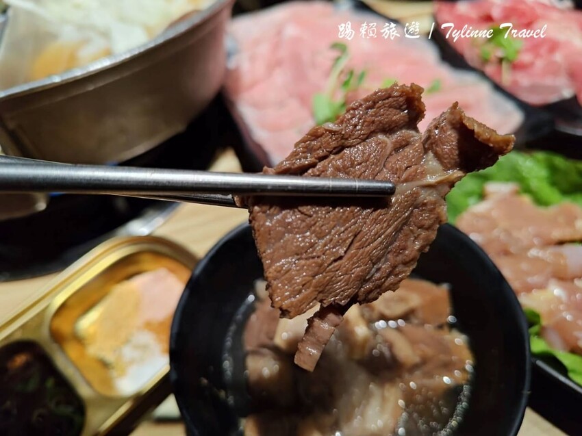 新北市永和區【新北美食】饗食鍋，一人獨享火烤兩吃鍋 | 在地超人氣必吃小火鍋，鴛鴦鍋雙湯頭超享受 | 永和平價火鍋推薦