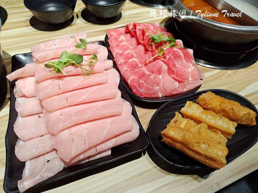 新北市永和區【新北美食】饗食鍋，一人獨享火烤兩吃鍋 | 在地超人氣必吃小火鍋，鴛鴦鍋雙湯頭超享受 | 永和平價火鍋推薦