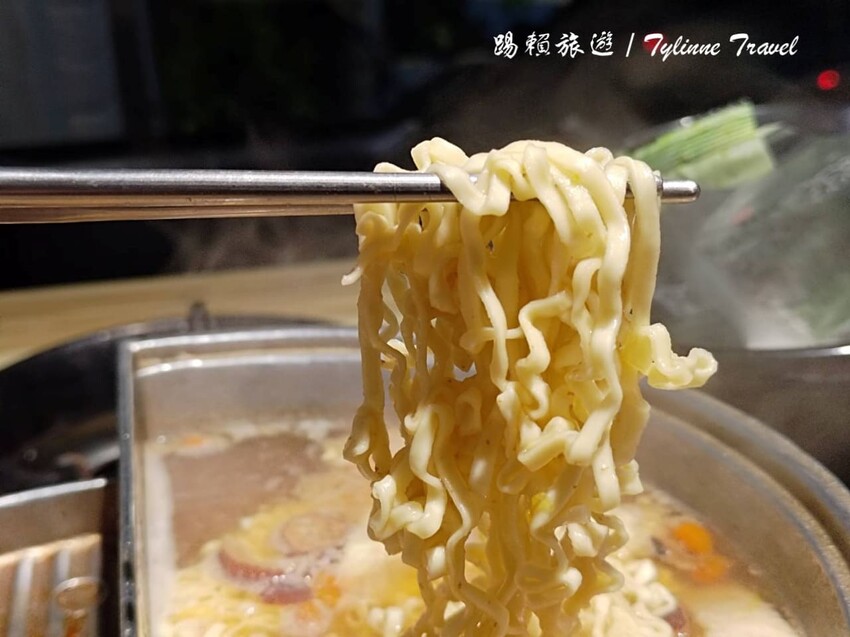 新北市永和區【新北美食】饗食鍋，一人獨享火烤兩吃鍋 | 在地超人氣必吃小火鍋，鴛鴦鍋雙湯頭超享受 | 永和平價火鍋推薦