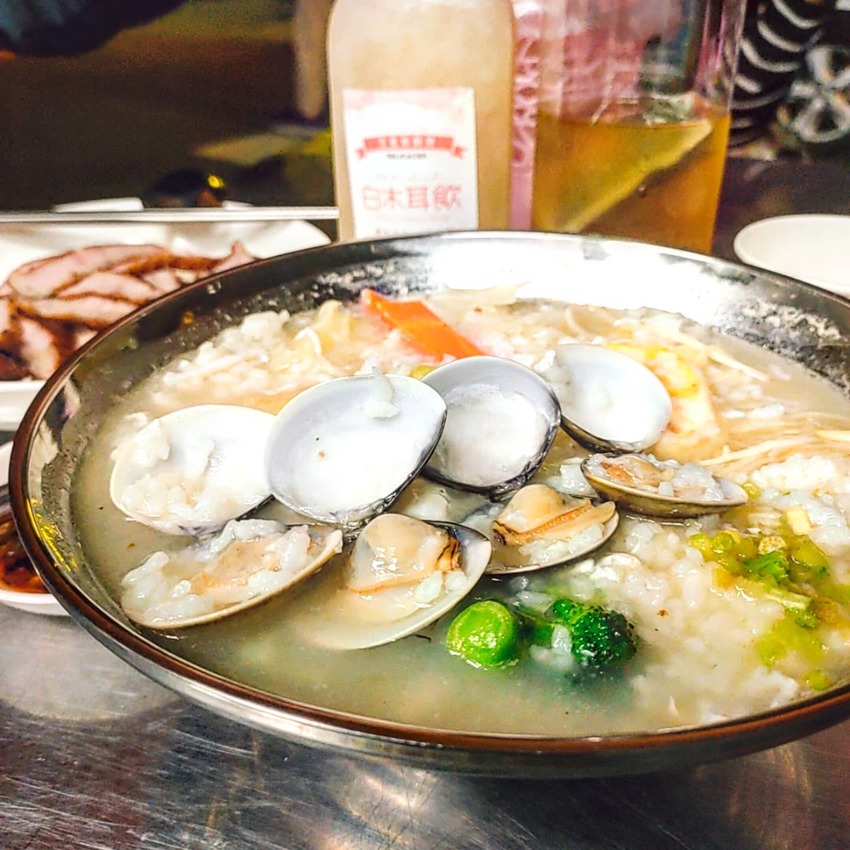 Taipei, Taiwan 艾里翁廚房/ 直接來一隻紅蟳🦀海鮮完全是給好給滿🈵整碗粥，讓人食指大動的新鮮海鮮粥，就在信義區的巷弄裡😳