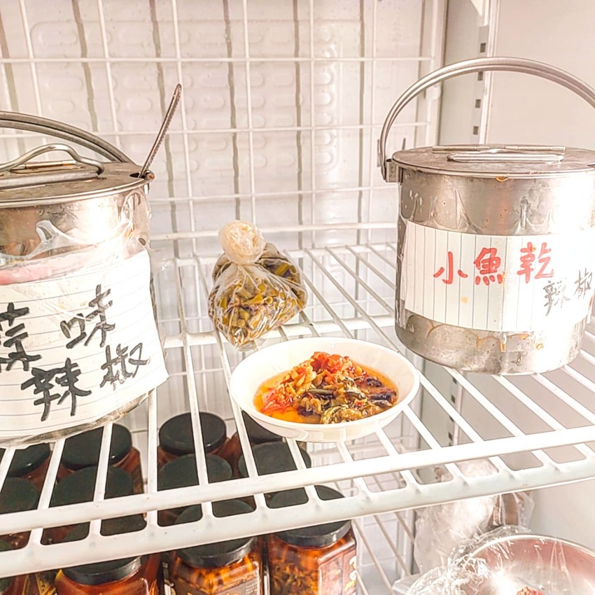 Taipei, Taiwan 艾里翁廚房/ 直接來一隻紅蟳🦀海鮮完全是給好給滿🈵整碗粥，讓人食指大動的新鮮海鮮粥，就在信義區的巷弄裡😳