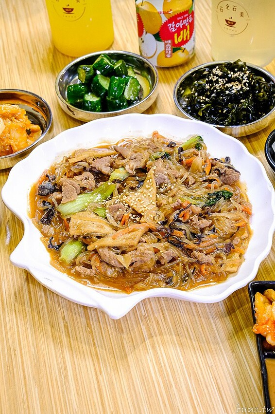 海鮮煎餅外酥內軟Q,石全石美老牌韓式料理,部隊鍋澎湃食材,韓國泡麵牽絲起司好誘人!