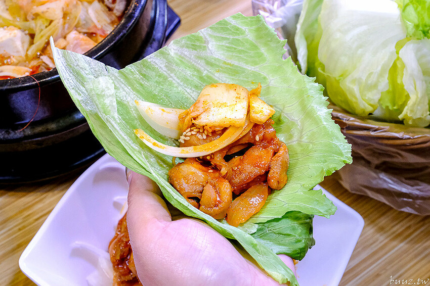 海鮮煎餅外酥內軟Q,石全石美老牌韓式料理,部隊鍋澎湃食材,韓國泡麵牽絲起司好誘人!