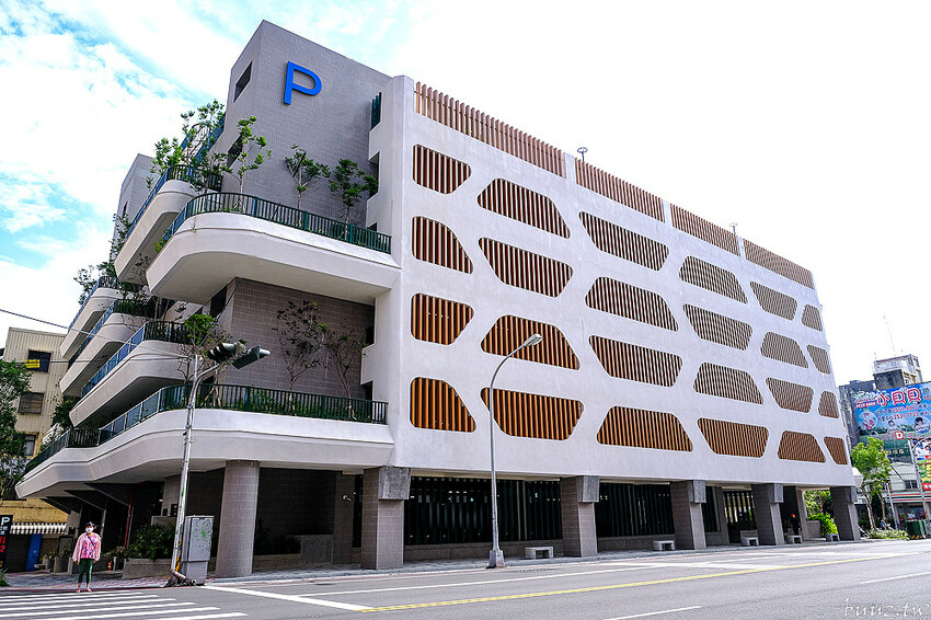 海鮮煎餅外酥內軟Q,石全石美老牌韓式料理,部隊鍋澎湃食材,韓國泡麵牽絲起司好誘人!