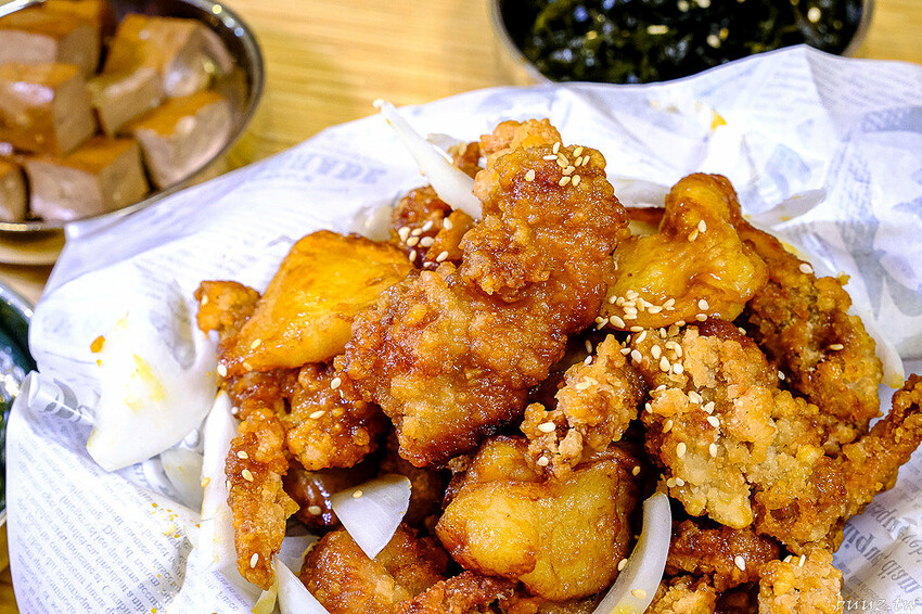 海鮮煎餅外酥內軟Q,石全石美老牌韓式料理,部隊鍋澎湃食材,韓國泡麵牽絲起司好誘人!