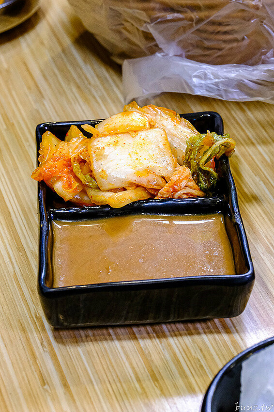 海鮮煎餅外酥內軟Q,石全石美老牌韓式料理,部隊鍋澎湃食材,韓國泡麵牽絲起司好誘人!