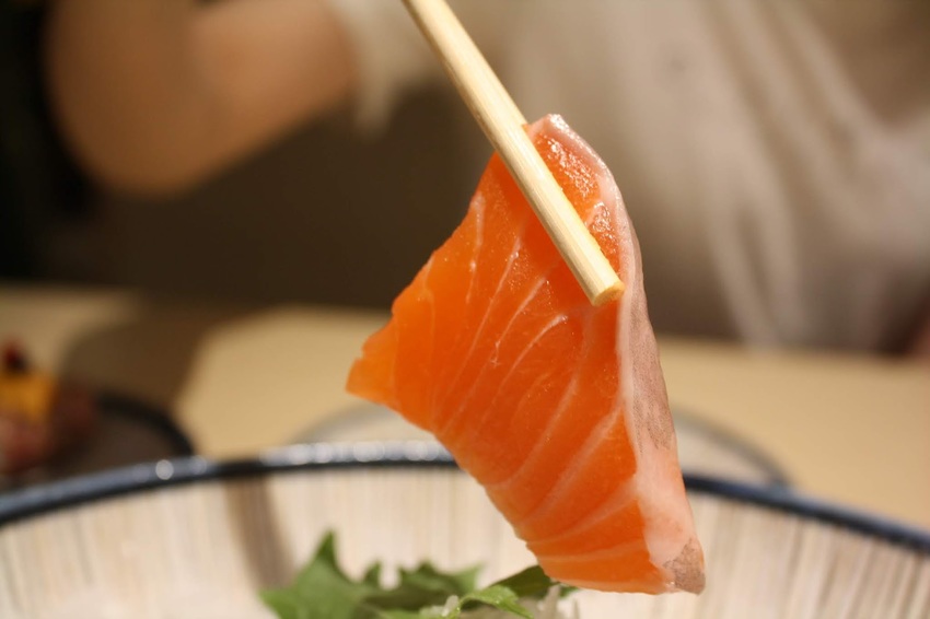 【台北松山區日式料理推薦】歐買尬海鮮串燒-金箔壽司與炙燒大干貝佐海膽蟹膏堡讓人捨不得吃掉~套餐選擇份量十足