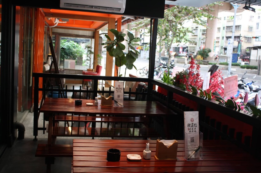 【台北松山區日式料理推薦】歐買尬海鮮串燒-金箔壽司與炙燒大干貝佐海膽蟹膏堡讓人捨不得吃掉~套餐選擇份量十足