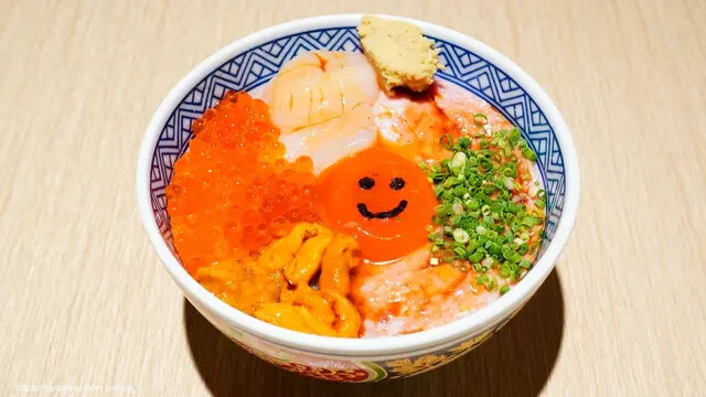 歐買尬日式海鮮丼飯串燒市民二店黃金月見四色丼