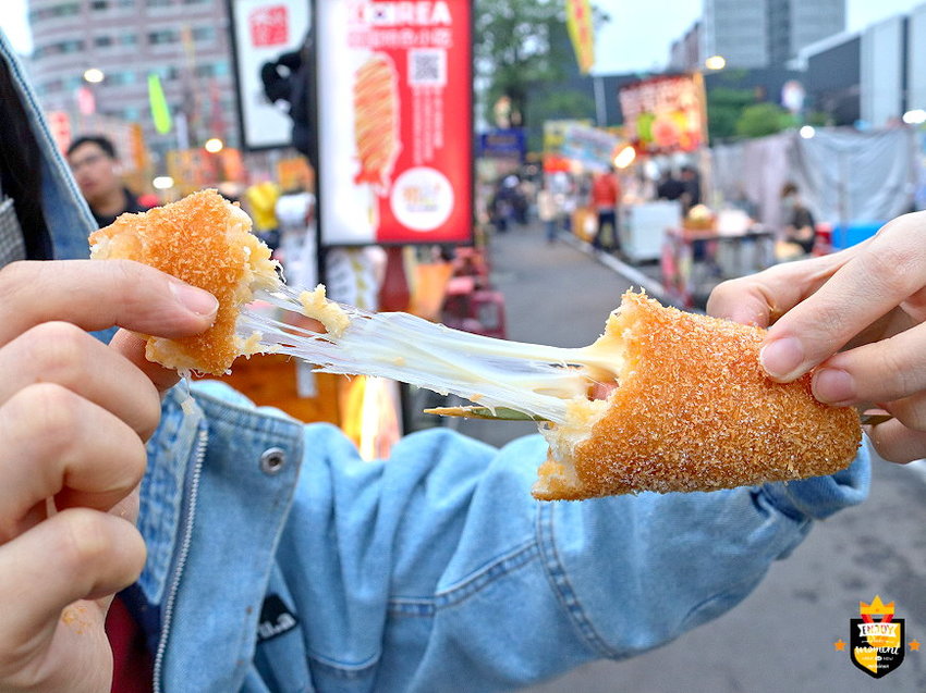 台南米熱狗／夜市限定一週只賣2天／一咬開就爆漿牽絲／手工製作每日限量／吃過一次就愛上／連外國人都愛吃／韓國特色小吃