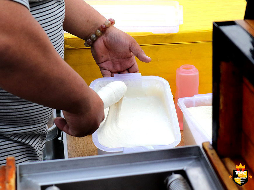 台南米熱狗／夜市限定一週只賣2天／一咬開就爆漿牽絲／手工製作每日限量／吃過一次就愛上／連外國人都愛吃／韓國特色小吃