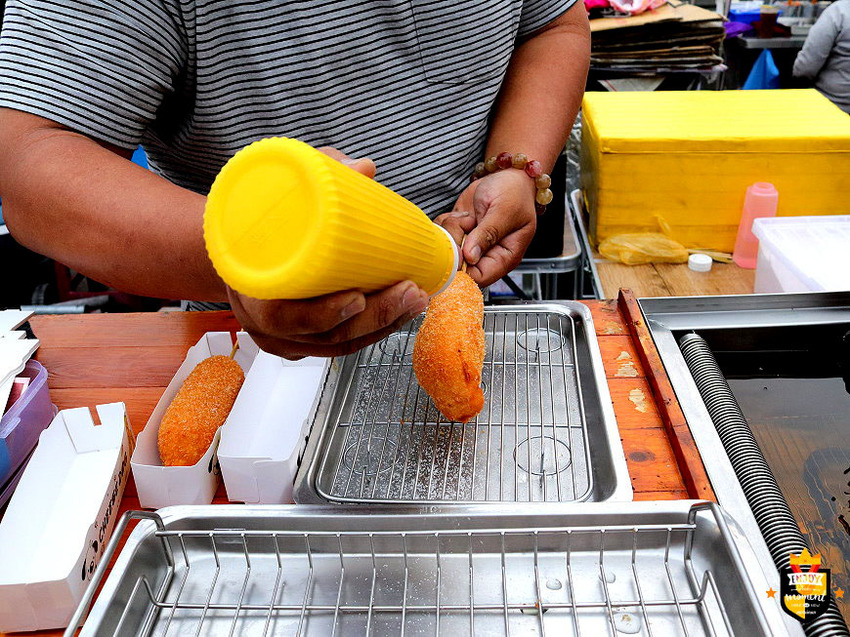 台南米熱狗／夜市限定一週只賣2天／一咬開就爆漿牽絲／手工製作每日限量／吃過一次就愛上／連外國人都愛吃／韓國特色小吃