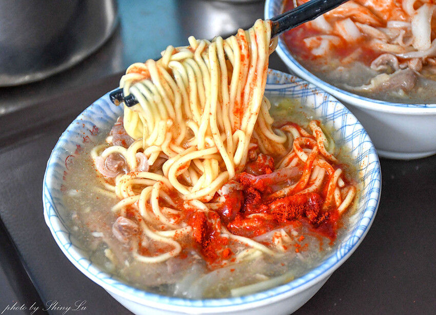 湯從鋼管下來超級酷 在地經營超過40年，永遠都要大排長龍才吃得到