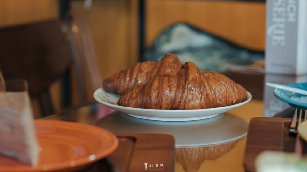 o.s. 義式冰淇淋手作烘焙 台中南屯區甜點 台中咖啡廳 賽的日札 手工芋頭千層蛋糕_-9.png