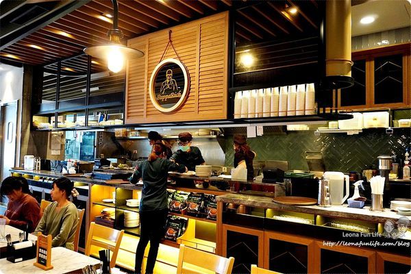 台中美食推薦 台中馬來西亞料理 海線美食 金爸爸菜單 台中 Mitsui Outlet Park 台中港 三井 papparich 台中馬來西亞料理 餐廳 海南雞飯 三色奶茶 榴槤蛋糕 沙嗲串燒DSC09499.JPG