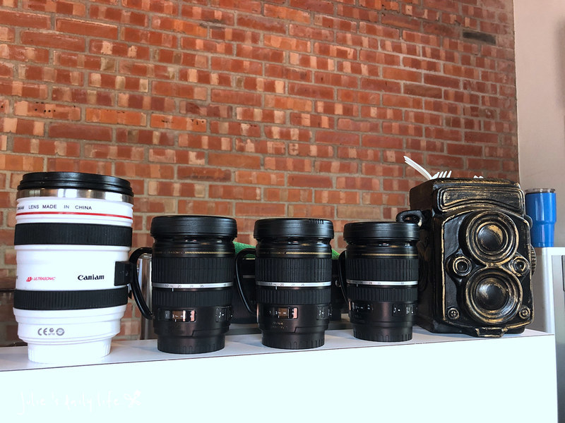 Glowcafe,一日遊,二手書,二手書店,將軍村,將軍村 影咖啡,將軍村 餐廳,將軍村市集,市集,新竹,新竹 將軍村,新竹將軍村,新竹市好吃,新竹市將軍村,新竹貨櫃市集,早午餐,林記冬粉鴨,玫瑰色二手書,甜點,老屋,花店,鴨肉 @跟著Julie一起走吧