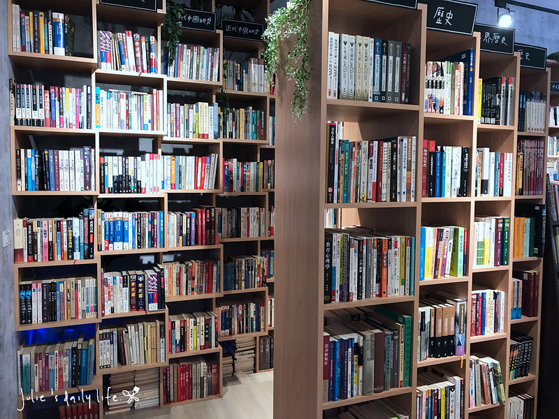 Glowcafe,一日遊,二手書,二手書店,將軍村,將軍村 影咖啡,將軍村 餐廳,將軍村市集,市集,新竹,新竹 將軍村,新竹將軍村,新竹市好吃,新竹市將軍村,新竹貨櫃市集,早午餐,林記冬粉鴨,玫瑰色二手書,甜點,老屋,花店,鴨肉 @跟著Julie一起走吧