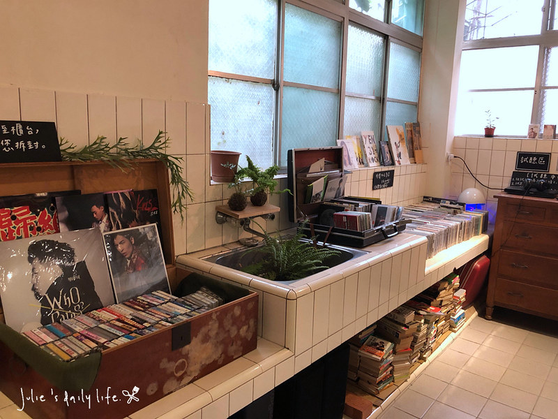 Glowcafe,一日遊,二手書,二手書店,將軍村,將軍村 影咖啡,將軍村 餐廳,將軍村市集,市集,新竹,新竹 將軍村,新竹將軍村,新竹市好吃,新竹市將軍村,新竹貨櫃市集,早午餐,林記冬粉鴨,玫瑰色二手書,甜點,老屋,花店,鴨肉 @跟著Julie一起走吧