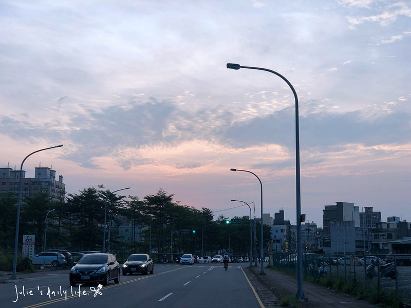 Glowcafe,一日遊,二手書,二手書店,將軍村,將軍村 影咖啡,將軍村 餐廳,將軍村市集,市集,新竹,新竹 將軍村,新竹將軍村,新竹市好吃,新竹市將軍村,新竹貨櫃市集,早午餐,林記冬粉鴨,玫瑰色二手書,甜點,老屋,花店,鴨肉 @跟著Julie一起走吧