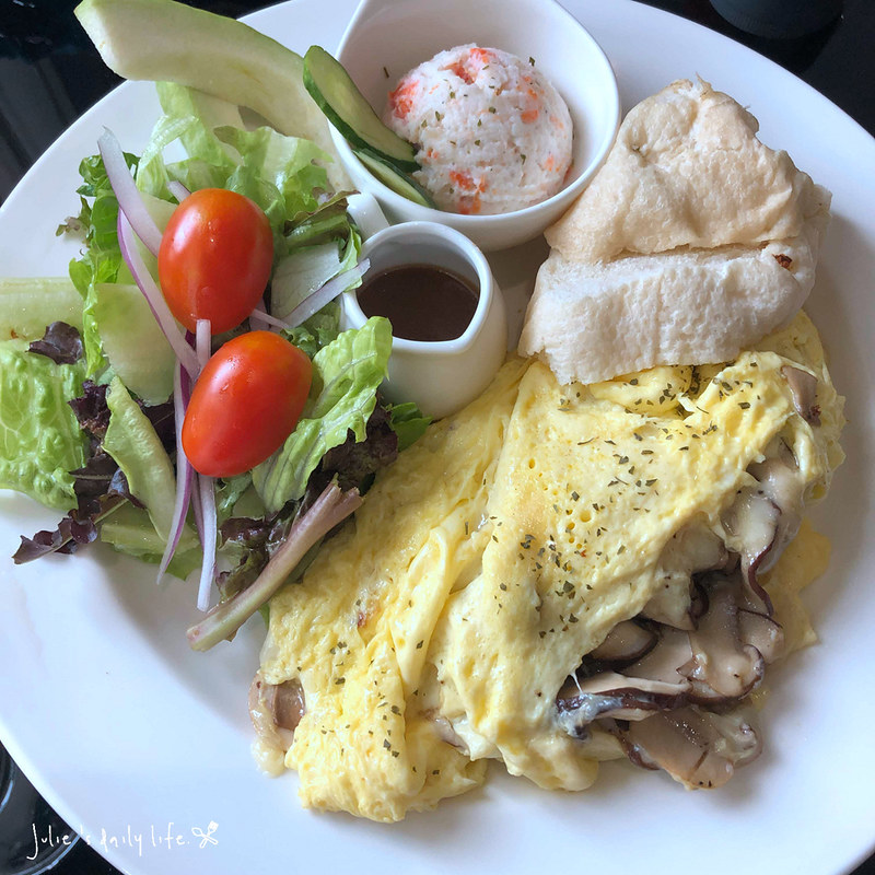 Glowcafe,一日遊,二手書,二手書店,將軍村,將軍村 影咖啡,將軍村 餐廳,將軍村市集,市集,新竹,新竹 將軍村,新竹將軍村,新竹市好吃,新竹市將軍村,新竹貨櫃市集,早午餐,林記冬粉鴨,玫瑰色二手書,甜點,老屋,花店,鴨肉 @跟著Julie一起走吧