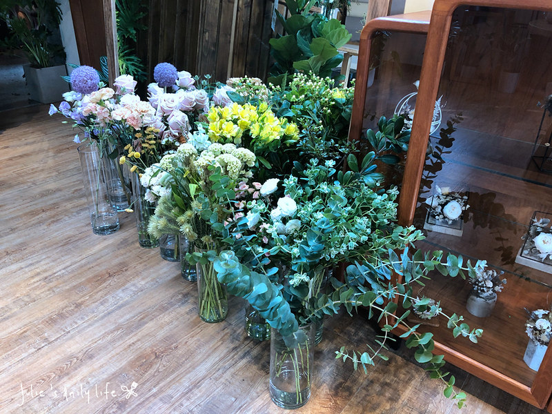 Glowcafe,一日遊,二手書,二手書店,將軍村,將軍村 影咖啡,將軍村 餐廳,將軍村市集,市集,新竹,新竹 將軍村,新竹將軍村,新竹市好吃,新竹市將軍村,新竹貨櫃市集,早午餐,林記冬粉鴨,玫瑰色二手書,甜點,老屋,花店,鴨肉 @跟著Julie一起走吧