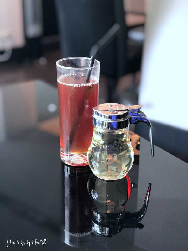 Glowcafe,一日遊,二手書,二手書店,將軍村,將軍村 影咖啡,將軍村 餐廳,將軍村市集,市集,新竹,新竹 將軍村,新竹將軍村,新竹市好吃,新竹市將軍村,新竹貨櫃市集,早午餐,林記冬粉鴨,玫瑰色二手書,甜點,老屋,花店,鴨肉 @跟著Julie一起走吧