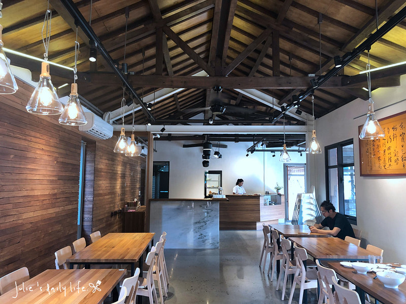 Glowcafe,一日遊,二手書,二手書店,將軍村,將軍村 影咖啡,將軍村 餐廳,將軍村市集,市集,新竹,新竹 將軍村,新竹將軍村,新竹市好吃,新竹市將軍村,新竹貨櫃市集,早午餐,林記冬粉鴨,玫瑰色二手書,甜點,老屋,花店,鴨肉 @跟著Julie一起走吧