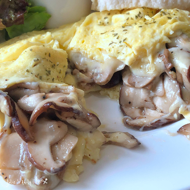 Glowcafe,一日遊,二手書,二手書店,將軍村,將軍村 影咖啡,將軍村 餐廳,將軍村市集,市集,新竹,新竹 將軍村,新竹將軍村,新竹市好吃,新竹市將軍村,新竹貨櫃市集,早午餐,林記冬粉鴨,玫瑰色二手書,甜點,老屋,花店,鴨肉 @跟著Julie一起走吧