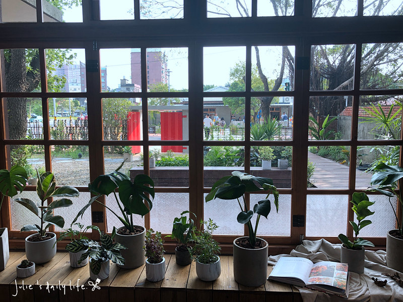 Glowcafe,一日遊,二手書,二手書店,將軍村,將軍村 影咖啡,將軍村 餐廳,將軍村市集,市集,新竹,新竹 將軍村,新竹將軍村,新竹市好吃,新竹市將軍村,新竹貨櫃市集,早午餐,林記冬粉鴨,玫瑰色二手書,甜點,老屋,花店,鴨肉 @跟著Julie一起走吧