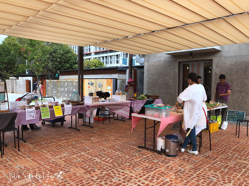 Glowcafe,一日遊,二手書,二手書店,將軍村,將軍村 影咖啡,將軍村 餐廳,將軍村市集,市集,新竹,新竹 將軍村,新竹將軍村,新竹市好吃,新竹市將軍村,新竹貨櫃市集,早午餐,林記冬粉鴨,玫瑰色二手書,甜點,老屋,花店,鴨肉 @跟著Julie一起走吧