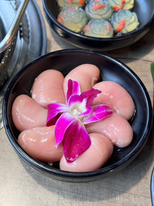 西門美食 | 火鍋霸主《新馬辣經典麻辣鍋 峨嵋店 Plus+》$798 和牛海鮮百種食材吃到飽 - 雁雁|美食 旅遊 生活娛樂