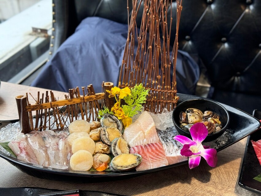 西門美食 | 火鍋霸主《新馬辣經典麻辣鍋 峨嵋店 Plus+》$798 和牛海鮮百種食材吃到飽 - 雁雁|美食 旅遊 生活娛樂