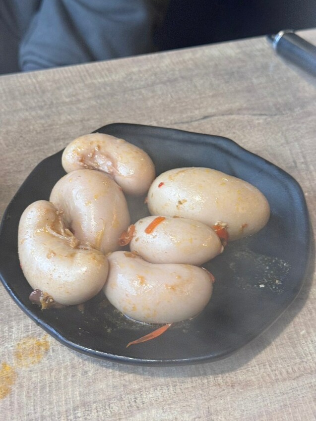 西門美食 | 火鍋霸主《新馬辣經典麻辣鍋 峨嵋店 Plus+》$798 和牛海鮮百種食材吃到飽 - 雁雁|美食 旅遊 生活娛樂