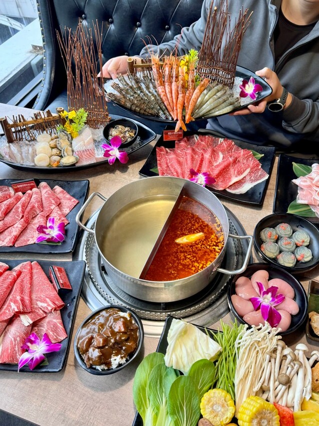 西門美食 | 火鍋霸主《新馬辣經典麻辣鍋 峨嵋店 Plus+》$798 和牛海鮮百種食材吃到飽 - 雁雁|美食 旅遊 生活娛樂