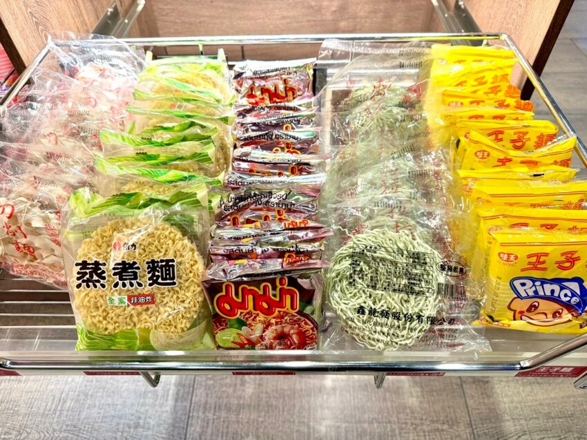 西門美食 | 火鍋霸主《新馬辣經典麻辣鍋 峨嵋店 Plus+》$798 和牛海鮮百種食材吃到飽 - 雁雁|美食 旅遊 生活娛樂