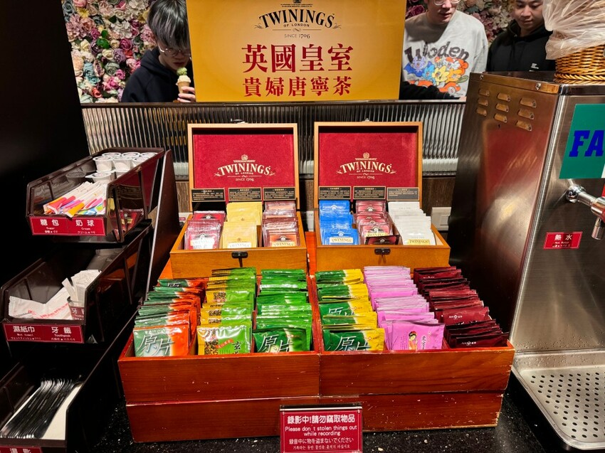 西門美食 | 火鍋霸主《新馬辣經典麻辣鍋 峨嵋店 Plus+》$798 和牛海鮮百種食材吃到飽 - 雁雁|美食 旅遊 生活娛樂