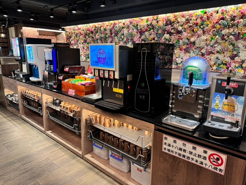 西門美食 | 火鍋霸主《新馬辣經典麻辣鍋 峨嵋店 Plus+》$798 和牛海鮮百種食材吃到飽 - 雁雁|美食 旅遊 生活娛樂