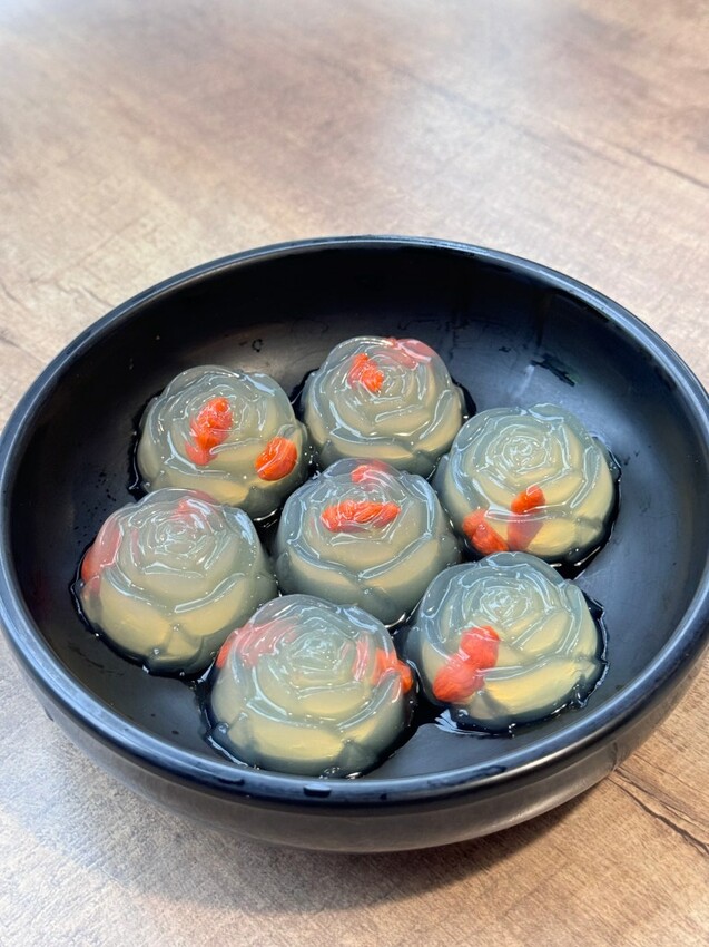 西門美食 | 火鍋霸主《新馬辣經典麻辣鍋 峨嵋店 Plus+》$798 和牛海鮮百種食材吃到飽 - 雁雁|美食 旅遊 生活娛樂