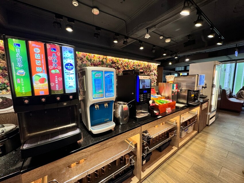 西門美食 | 火鍋霸主《新馬辣經典麻辣鍋 峨嵋店 Plus+》$798 和牛海鮮百種食材吃到飽 - 雁雁|美食 旅遊 生活娛樂