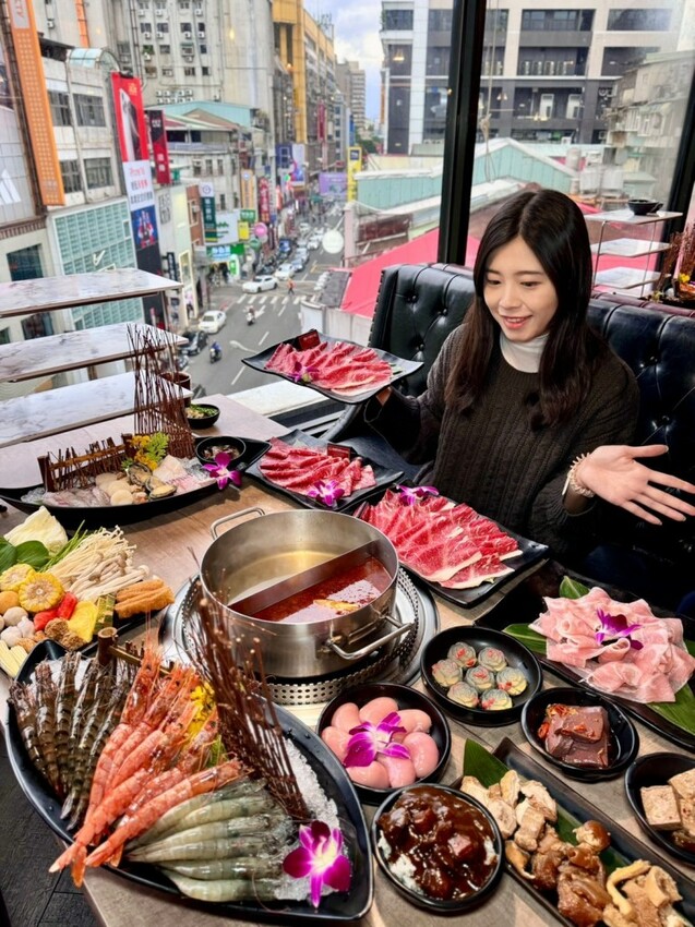 西門美食 | 火鍋霸主《新馬辣經典麻辣鍋 峨嵋店 Plus+》$798 和牛海鮮百種食材吃到飽 - 雁雁|美食 旅遊 生活娛樂