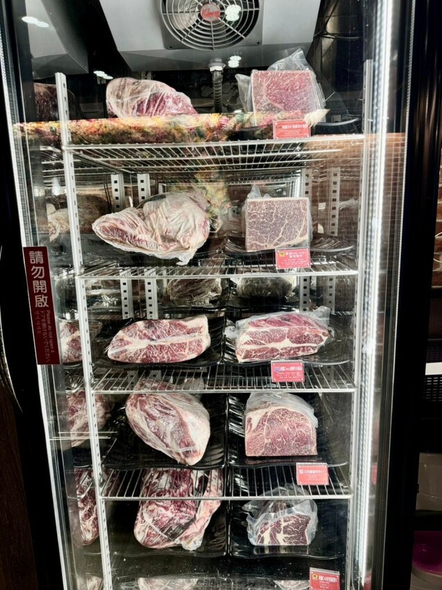 西門美食 | 火鍋霸主《新馬辣經典麻辣鍋 峨嵋店 Plus+》$798 和牛海鮮百種食材吃到飽 - 雁雁|美食 旅遊 生活娛樂