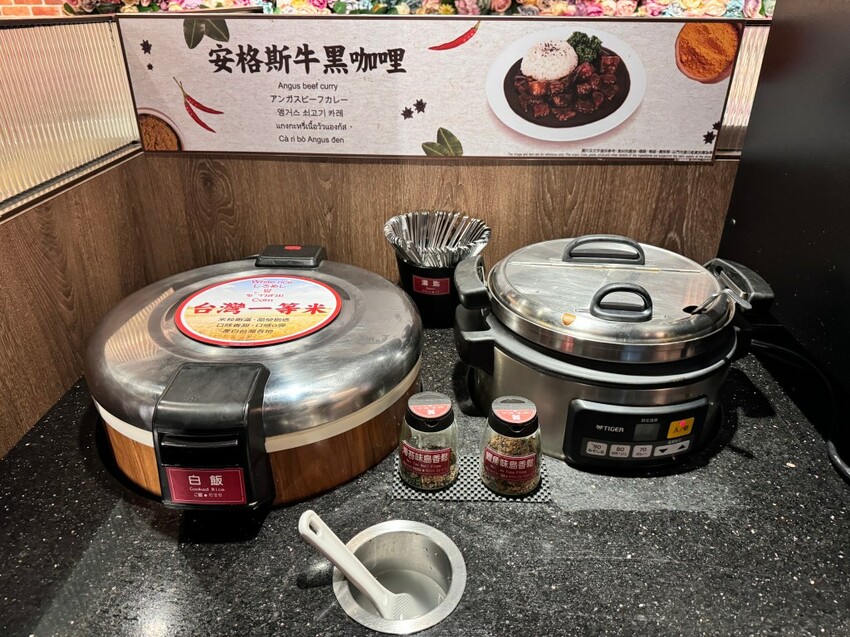 西門美食 | 火鍋霸主《新馬辣經典麻辣鍋 峨嵋店 Plus+》$798 和牛海鮮百種食材吃到飽 - 雁雁|美食 旅遊 生活娛樂