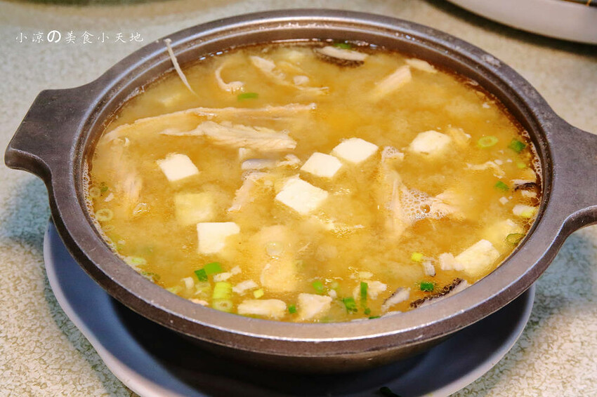 野柳海鮮推薦!望海亭海鮮餐廳,桌菜只要6000還有龍蝦!大口吃現撈活海鮮來這就對了!