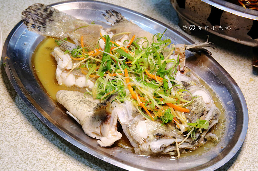 野柳海鮮推薦!望海亭海鮮餐廳,桌菜只要6000還有龍蝦!大口吃現撈活海鮮來這就對了!