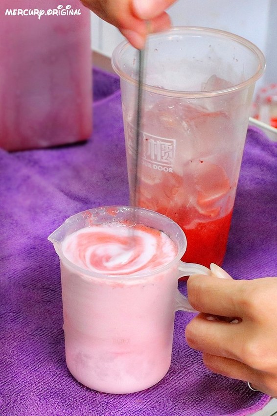 草莓芝士厚奶蓋